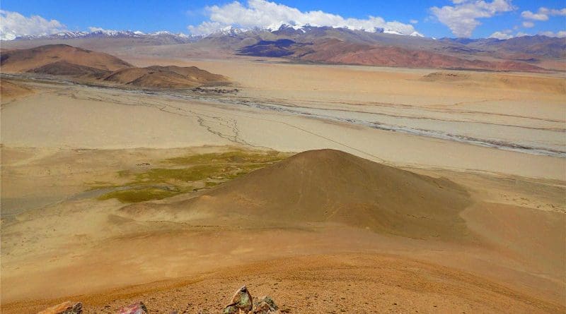 The excavation site Su-re is located immediately north of the Mount Everest-Cho Oyu massif (on the left) in the so-called Tingri graben at an elevation of 4,450 meters. CREDIT Luke Gliganic
