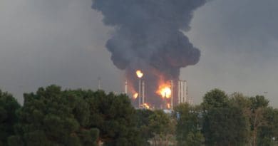 Fire in Shahid Tondgooyan Petrochemical Company. Photo Credit: Hamid Abouhamzeh / Mehr News Agency