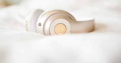 Headphones Headset Music White Speaker Bed