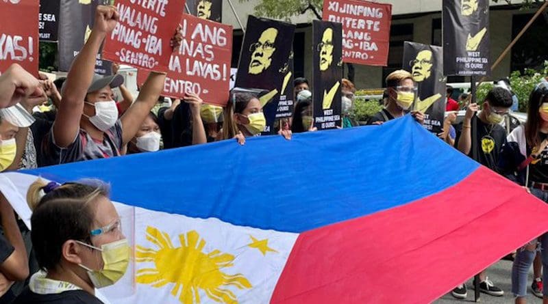 Protesters display a Philippine flag outside the Chinese consulate in Manila. Photo Credit: Jason Gutierrez/BenarNews