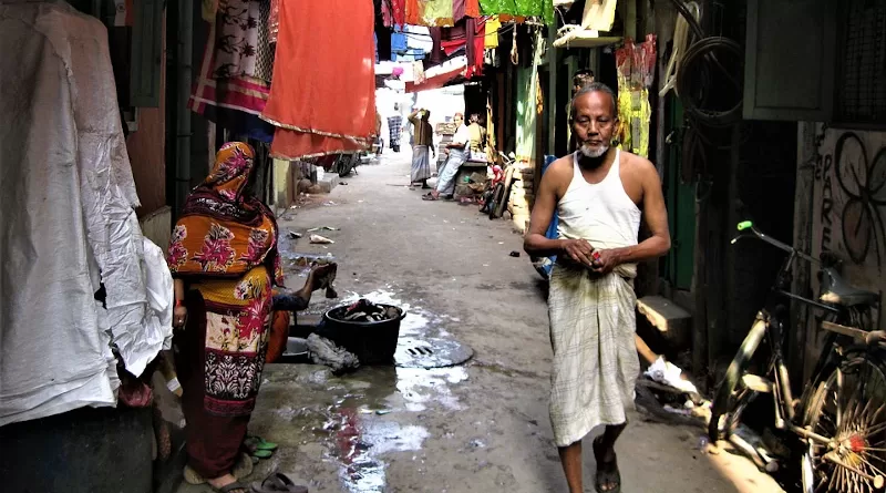 India Street Poverty Slums Kolkata People