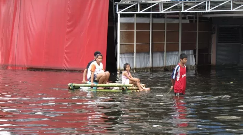 Flooding in Thailand in 2011. Copyright: EU/ECHO/Mathias Eick , (CC BY-SA 2.0). This image has been cropped.