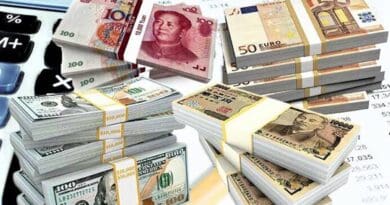 currency currencies money bills banknotes dollar yuan euro