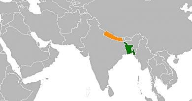 Location of Bangladesh (green) and Nepal. Credit: Wikipedia Commons