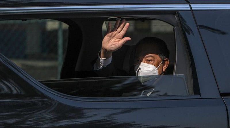 Prime Minister Muhyiddin Yassin waves as he leaves the Palace after meeting with King Al-Sultan Abdullah Ri’ayatuddin Al-Mustafa Billah, in Kuala Lumpur, Aug. 4, 2021. Photo Credit: S. Mahfuz/BenarNews