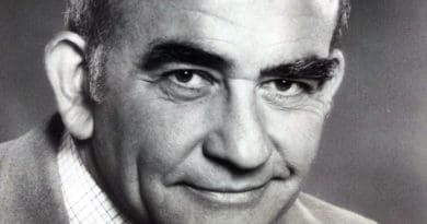 Photo of Ed Asner in 1977. Photo Credit: CBS Television, Wikipedia Commons