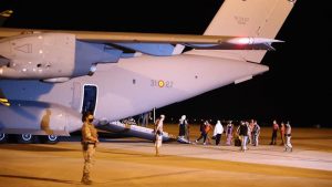 Spain receives first group of Spaniards and Afghan collaborators at the Torrejón Air Base in Madrid. Photo Credit: Foto: Pool Moncloa/Fernando Calvo