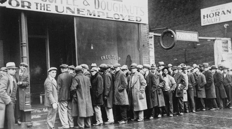 Unemployed men queued outside a depression soup kitchen opened in Chicago by Al Capone, 1931. Credit: Wikipedia Commons