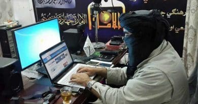 A Taliban using the internet. Photo Credit: Taliban linked Alemara News on Twitter