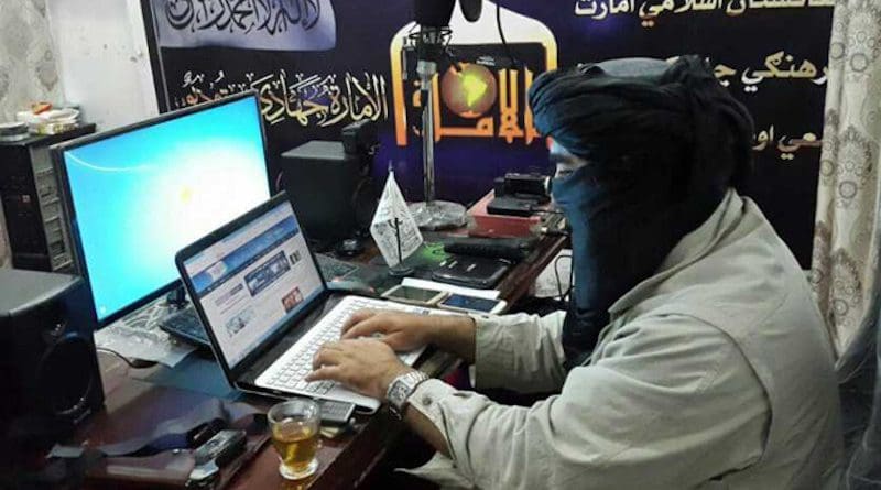 A Taliban using the internet. Photo Credit: Taliban linked Alemara News on Twitter