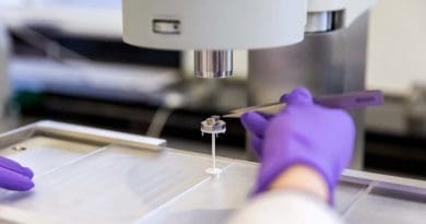 Research and development on small modular reactors and advanced reactors. Nuclear power is proposed as a greener alternative to fossil fuels. Copyright: Canadian Nuclear Laboratories, (CC BY-NC-ND 2.0). This image has been cropped.