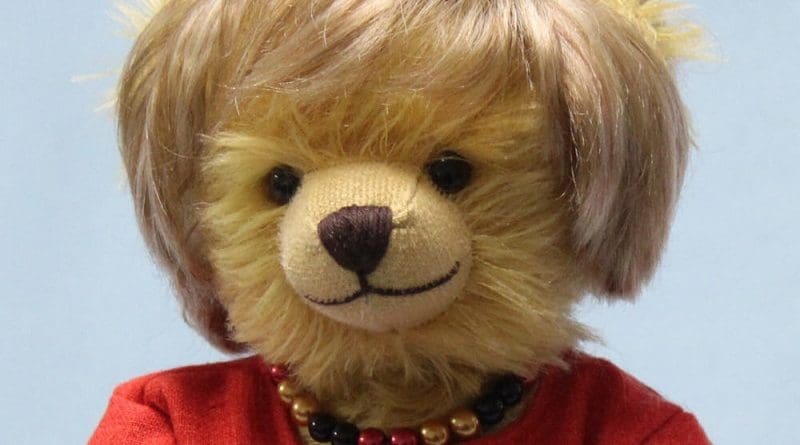 Close up of Hermann-Spielwaren teddy bear created in tribute to Germany's Angela Merkel. Photo Credit: © Facebook / HERMANN-Spielwaren GmbH