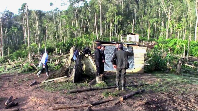 Nicaraguan police at the abandoned mining camp at Kiwakumbai in the Bosawas reserve. Photo credit: http://www.tortillaconsal.com/]