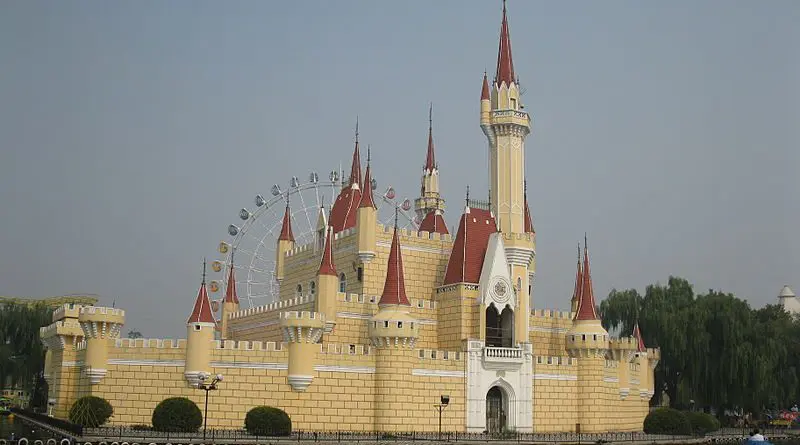 Beijing Shijingshan Amusement Park. Photo Credit: Dyliu714, Wikipedia Commons