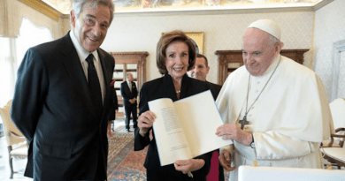 Paul and Nancy Pelosi during their meeting with Pope Francis at the Vatican on Oct. 9, 2021./ Vatican Media.
