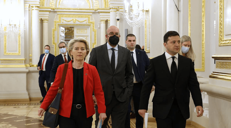 From left to right: Ursula VON DER LEYEN (President of the European Commission), Charles MICHEL (President of the European Council), Volodymyr ZELENSKYY (President of Ukraine). Photo Credit: European Council