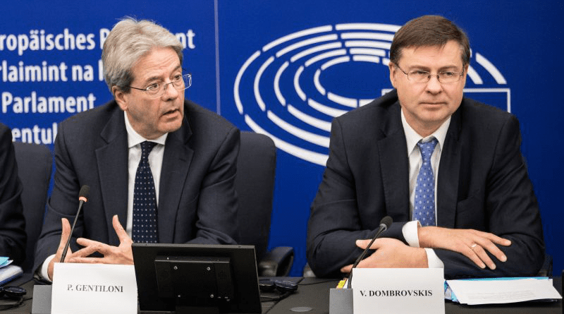 Commissioner Gentiloni and Executive Vice-President Dombrovskis in Strasbourg. [EC - Audiovisual Service: Elyxandro Cegarra]