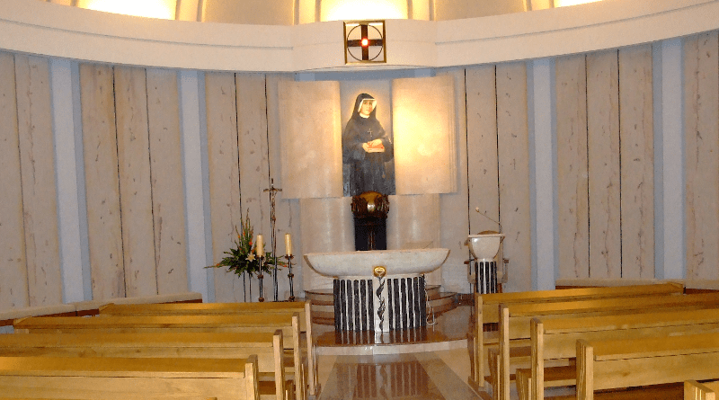 St. Faustina's chapel at her resting place, the Basilica of Divine Mercy in Kraków, Łagiewniki. Photo Credit: Pimke, Wikipedia Commons