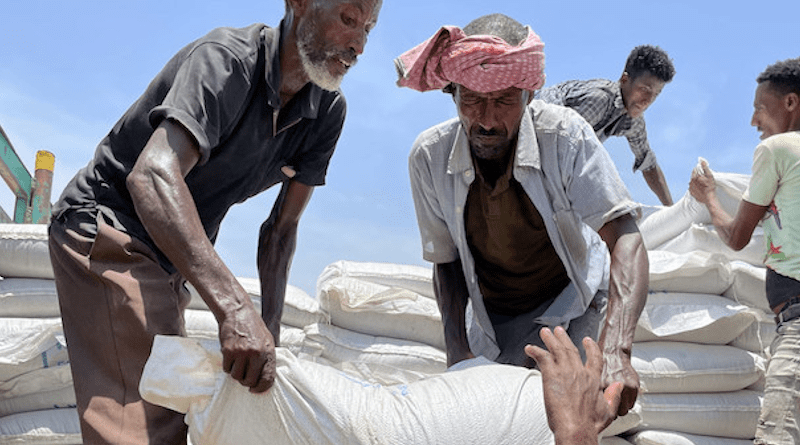 Photo: Food being unloaded from a truck at a WFP distribution site in Zelazle in the north of Tigray. © WFP/Claire Nevill