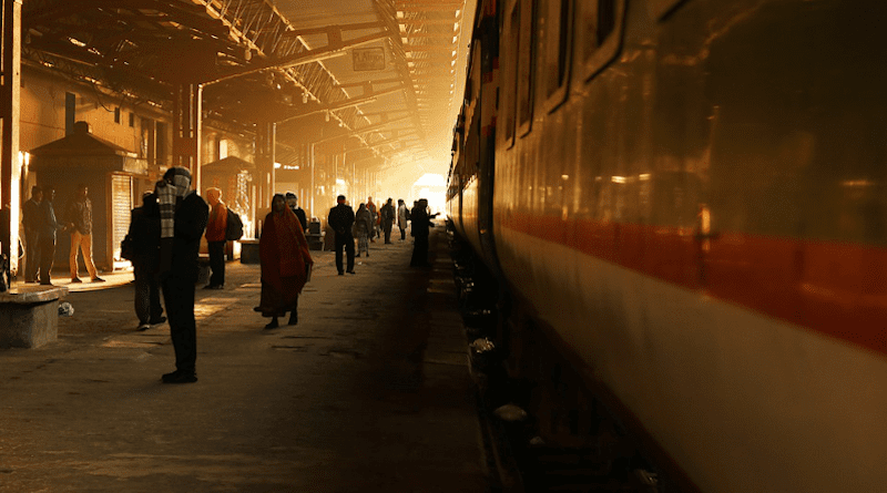 Bangladesh Train Station Train People Transportation Transport