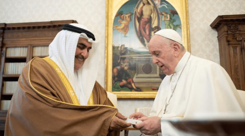 Sheikh Khalid bin Ahmed Al Khalifa, special envoy of the King of Bahrain, meets Pope Francis. Vatican Media.