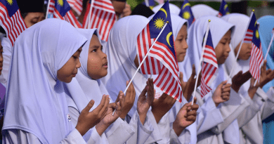 Malaysia Negaraku Merdeka Sekolah School Murid Girls Schoolgirls Children Flag