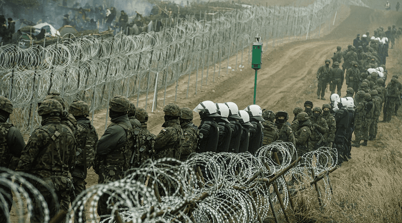Kuźnica Białostocka, Poland. Migrants' encampment area. Army, Border Guard and Police on the border. Credit: Polish Territorial Defence Force