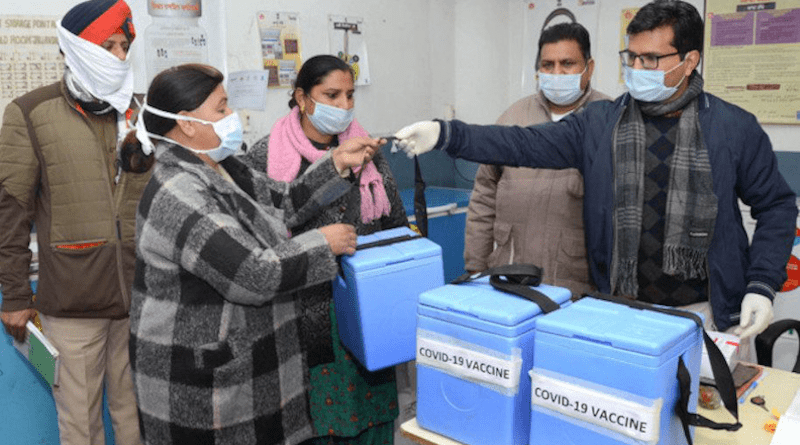 COVID-19 vaccines are handed over to staff of community health centres in India. There are fears that the Omicron variant would heavily affect the country, which was devastated by the Delta variant in mid-2021. Copyright: Sarabjit Singh (Tribune India), (CC BY-SA 4.0). This image has been cropped.