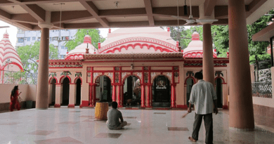 Hindu Dhakeshwari Temple in Dhaka, Bangladesh. Photo Credit: Kuruman, Wikipedia Commons