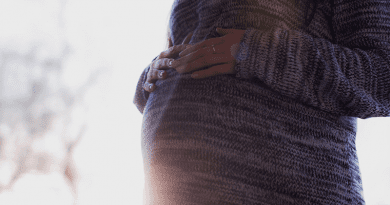 A pregnant woman. Photo Credit: freestocks.org, Flickr (CC0, https://creativecommons.org/licenses/cc0/1.0/)