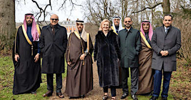 Britain’s Foreign Secretary Liz Truss poses with foreign ministers of the GCC and its Secretary General at Chevening, England. (@trussliz)