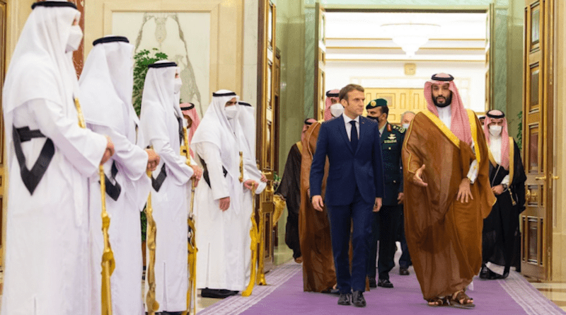 Saudi Crown Prince Mohammed bin Salman receives French President Emmanuel Macron in Jeddah on Saturday December 4, 2021. (SPA)
