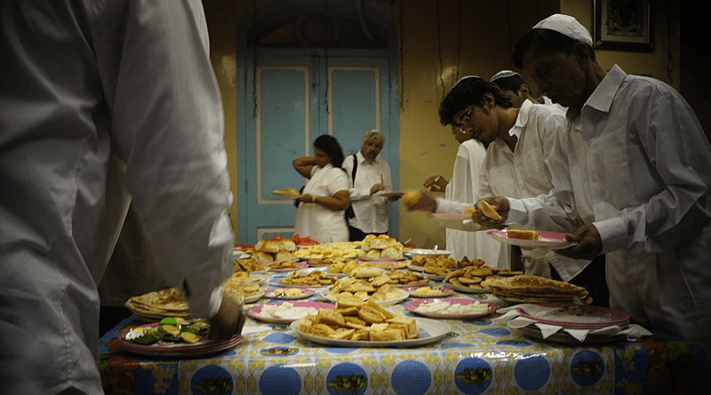 Jews in Mumbai, India break the Yom Kippur fast with roti and samosas. Photo Credit: Sam Litvin, Wikipedia Commons