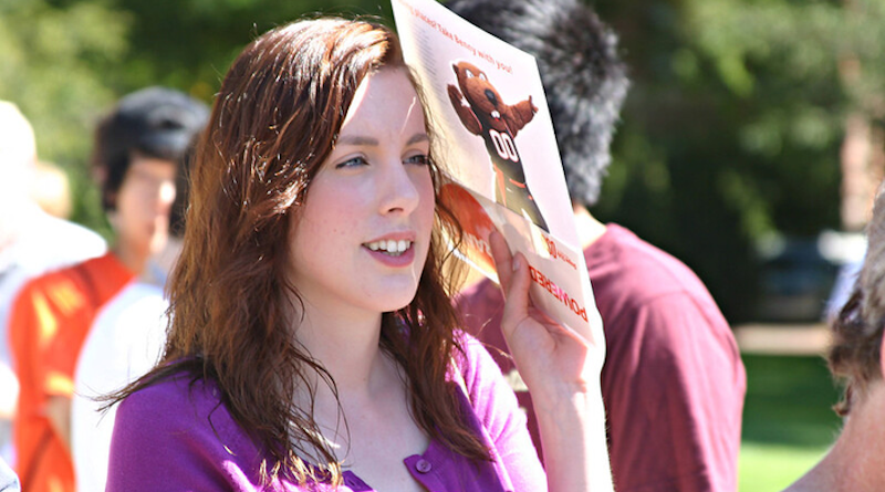 An Oregon State student shields herself from the sun. CREDIT: Celene Carillo, OSU