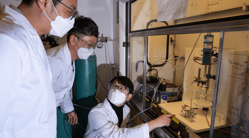 Georgia Tech researchers observe hydrogen and oxygen gases generated from a water-splitting reactor. CREDIT: Georgia Tech