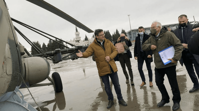A handout photo made available by the Ukrainian Foreign Ministry press service shows Ukrainian Foreign Minister Dmytro Kuleba (L) and European Union foreign policy chief Josep Borrell (R) boarding a helicopter for their visit to the front line at the airport in Kharkiv, Ukraine, 05 January 2022. [FOREIGN MINISTRY PRESS SERVICE / HANDOUT]