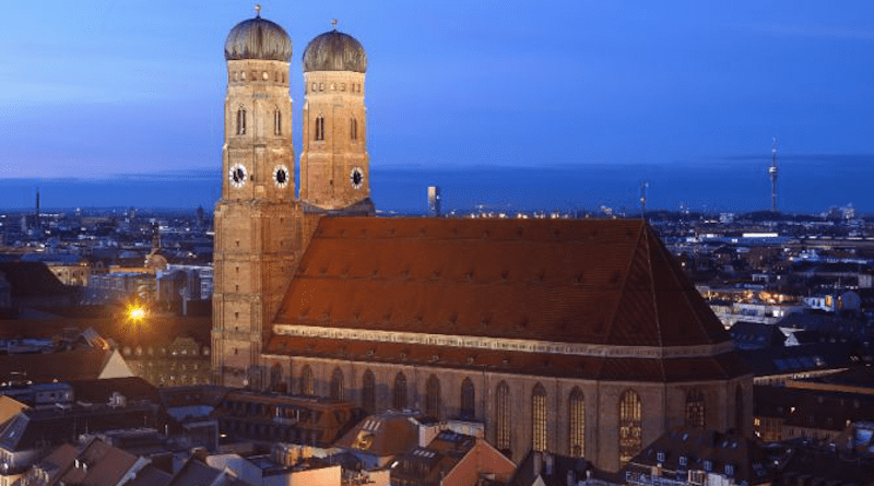 The Frauenkirche, the cathedral of the Archdiocese of Munich and Freising. | Thomas Wolf, www.foto-tw.de via Wikimedia (CC BY-SA 3.0 de).