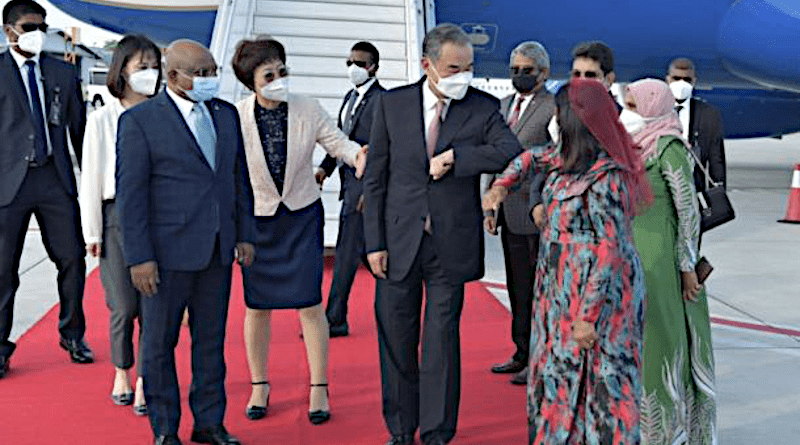 China's Foreign Minister Wang Yi being received in Maldives, Jan 7, 2022 (Photo supplied)