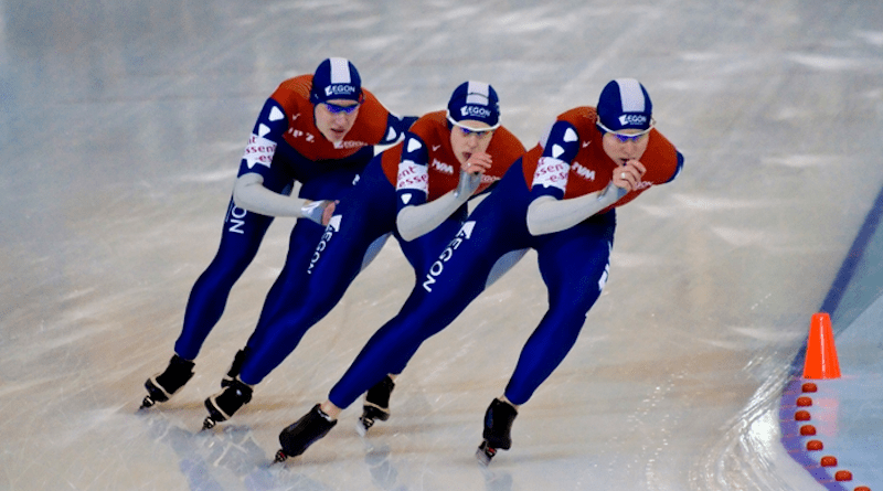 Ireen Wüst, Renate Groenewold and Jorien Voorhuis competing in 2009. A team pursuit race can damage the skating rink considerably – but does the ice heal itself? Image via Wikipedia (adrian8_8) CC-BY-2.0. CREDIT: Image via Wikipedia (adrian8_8) CC-BY-2.0.