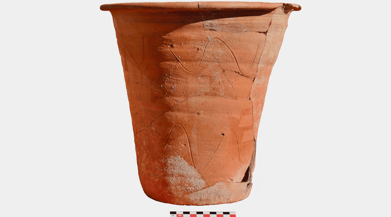 Chamber pot of the 5th century CE from the Roman villa at Gerace, Sicily (Italy). Scale: 10 cm. CREDIT: Roger Wilson