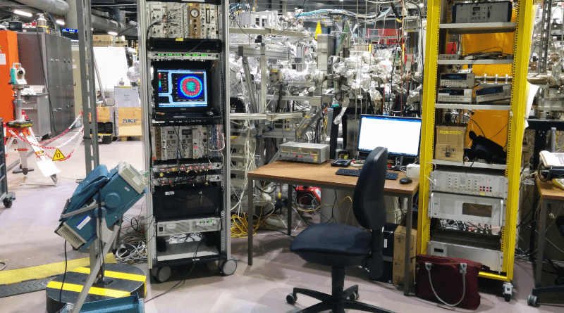 High-tech: COLTRIMS reaction microscope at electron storage ring BESSY II, Helmholtz-Zentrum Berlin für Materialien und Energie (HZB). Photo: Miriam Weller, Goethe University Frankfurt