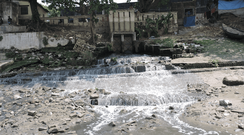 A city outfall discharging untreated municipal wastewater in River Ganges. CREDIT: Kar et al., 2022, PLOS Water, CC-BY 4.0 (https://creativecommons.org/licenses/by/4.0/)