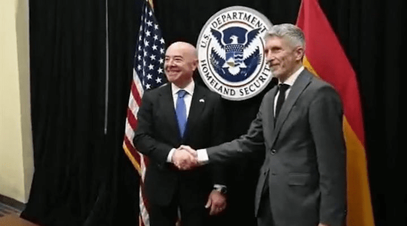 The Minister for Home Affairs, Fernando Grande-Marlaska, has met in Washington with the Secretary of the US Department of Homeland Security, Alejandro Mayorkas (left). Photo Credit: Moncloa