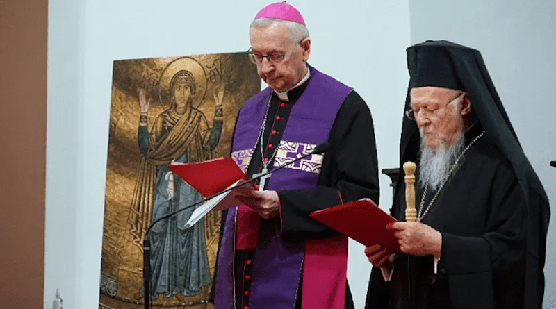 Bartholomew I, the Ecumenical Patriarch of Constantinople (right), prays alongside Archbishop Stanisław Gądecki in the Polish capital Warsaw on March 29. Photo Credit: FNS