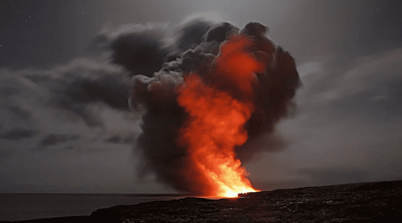 Volcano Hawaii Lava Cloud Ash Water Volcanic