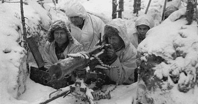 A Finnish Maxim M/09-21 machine gun crew during the Winter War between Finland and the Soviet Union. Photo Credit: Author unknown, Wikipedia Commons