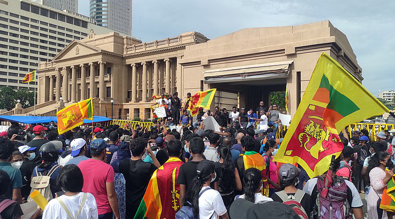 Anti-government protest in Sri Lanka in front of the Presidential Secretariat. Photo Credit: AntanO, Wikipedia Commons