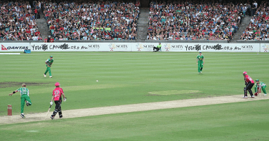 Shane Warne bowling against the Sydney Sixers in 2011 during a Big Bash League match. Photo Credit: Mathew F, Wikipedia Commons