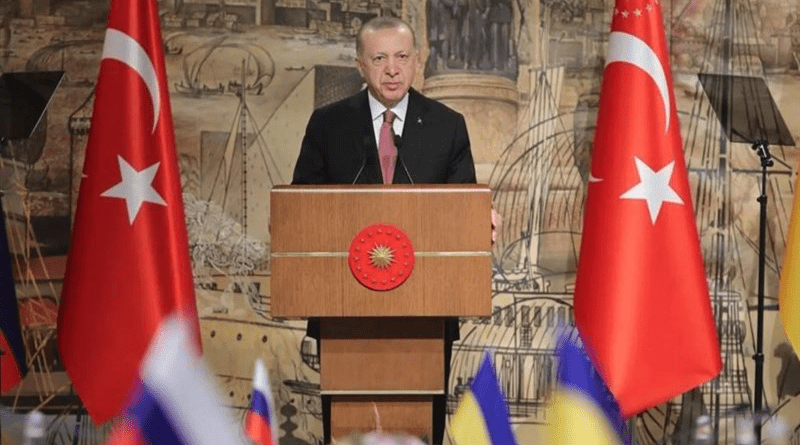 Turkey's President Recep Tayyip Erdogan speaks to Russian and Ukrainian delegations. Photo Credit: Tasnim News Agency