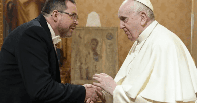 Pope Francis received Ukraine's ambassador to the Holy See, Andrii Yurash, on April 7, 2022 | Vatican Media